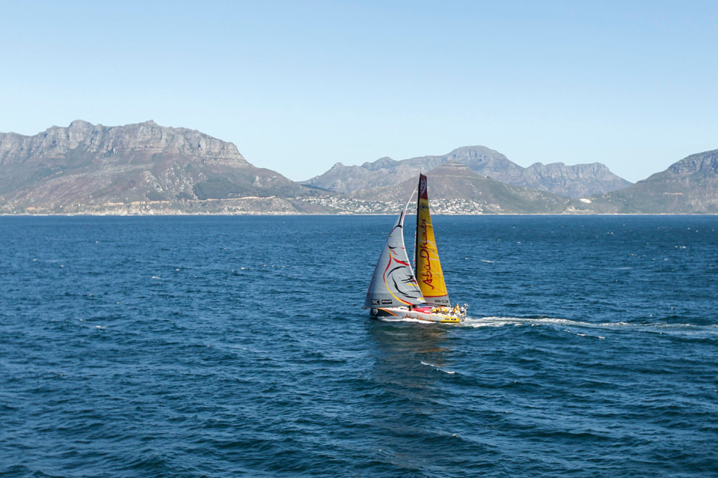 November 05, 2014. Abu Dhabi Ocean Racing leads at the end of Leg 1 on the approach of Cape Town finish line.  (Photo by Ainhoa Sanchez/Volvo Ocean Race)