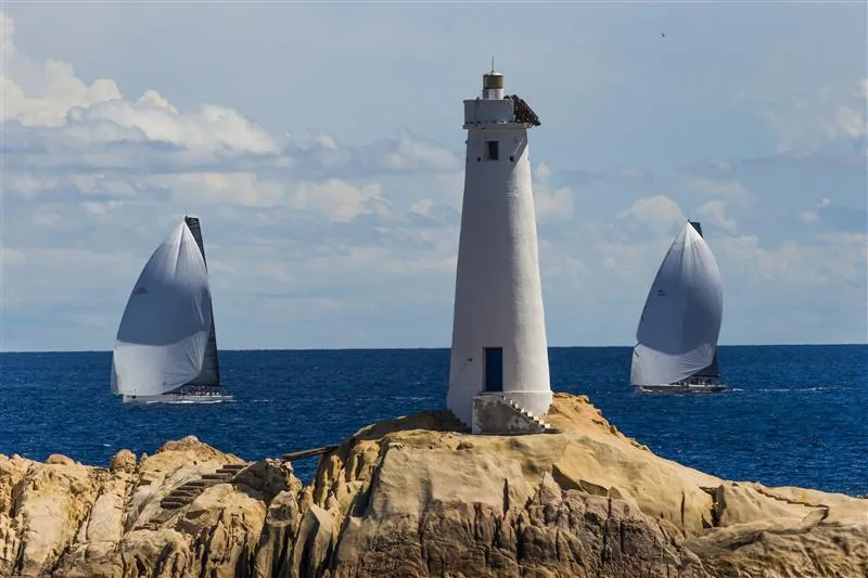 SHOCKWAVE (USA) AND RÁN (GBR), APPROACH THE LIGHTHOUSE AT MONACI SHOCKWAVE (USA) AND RÁN (GBR), APPROACH THE LIGHTHOUSE AT MONACI (Photo by Rolex / Carlo Borlenghi)