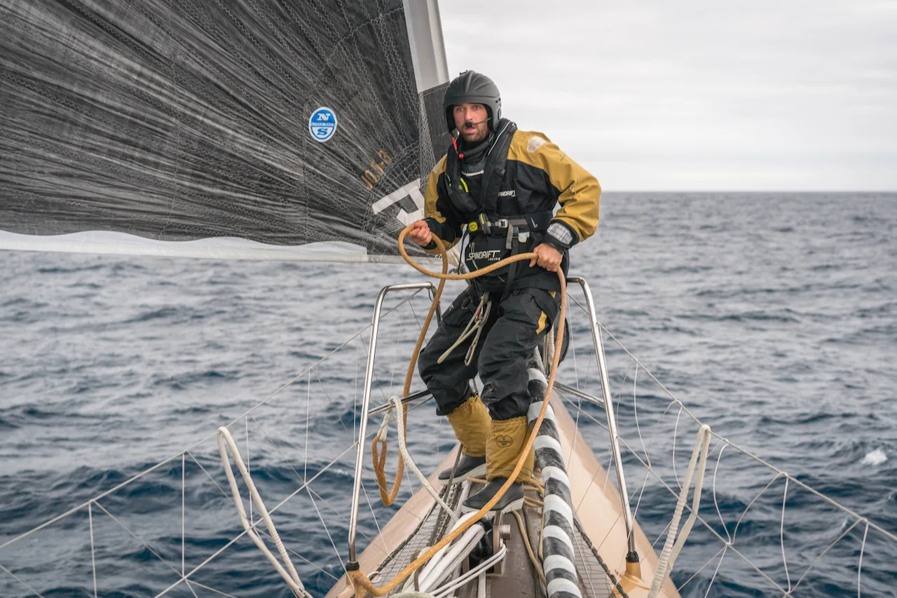 pindrift 2, Trophée Jules Verne, 2015 Sébastien Marsset manoeuvres on the forward deck during a day marked by a slight slowdown.